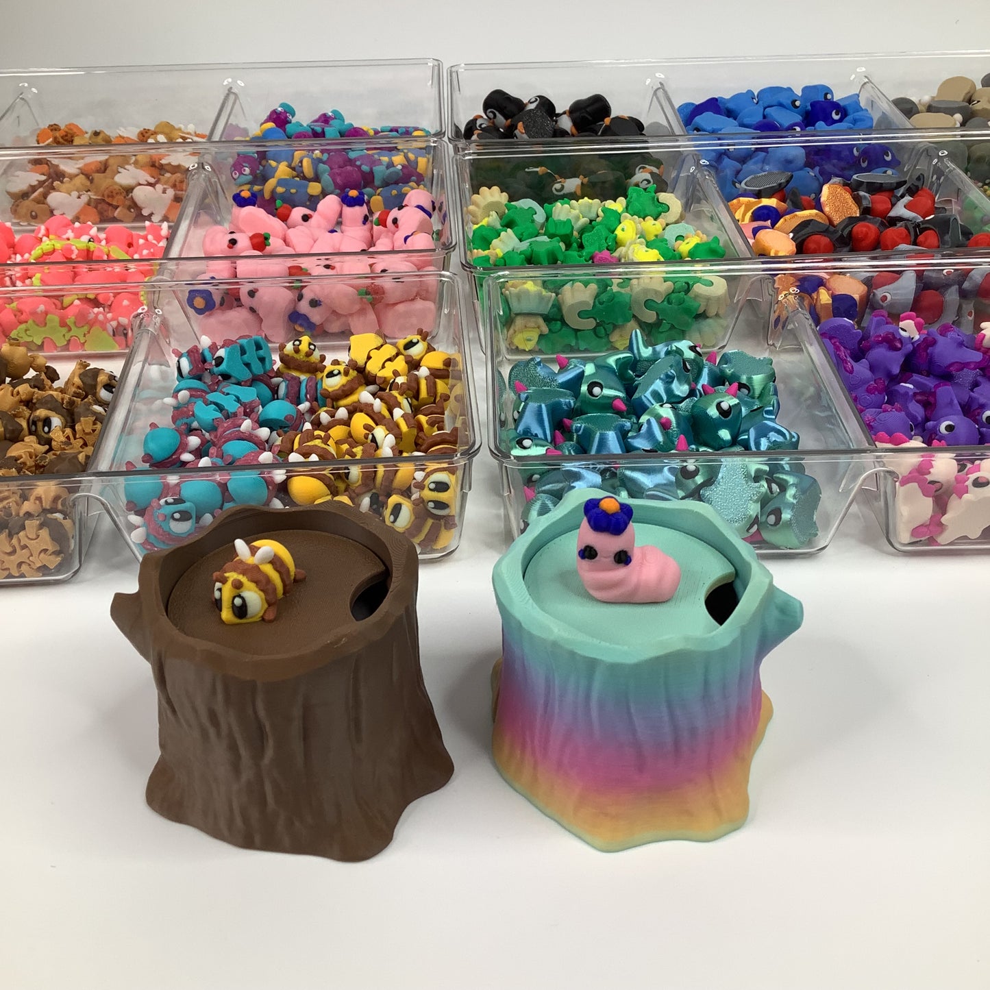 Stump with 15 Mystery Micro Desk Besties