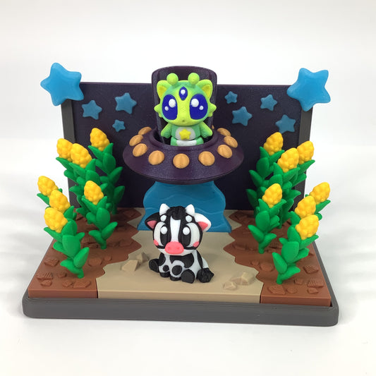 Cat-lien Desk Diorama